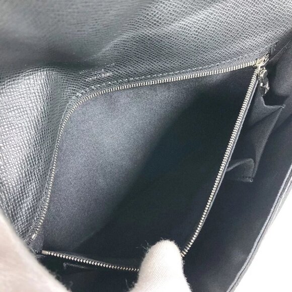 LOUIS VUITTON Taiga Belair Bag Pouch Clutch Bag with Strap - Picture 15 of 16